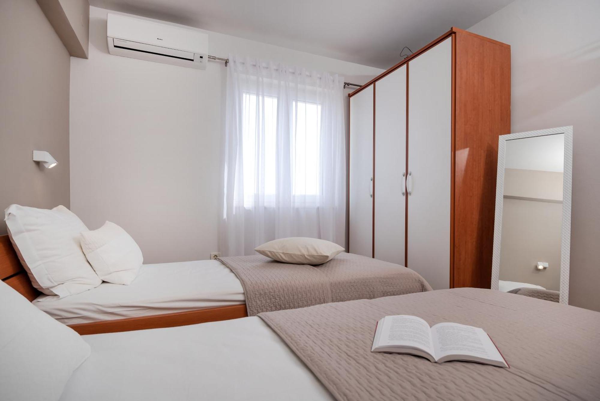 Apartments And Rooms With Parking Space Rogoznica - 10339 Habitación foto
