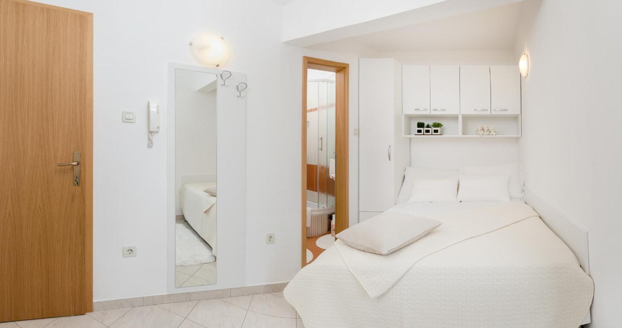 Apartments And Rooms With Parking Space Rogoznica - 10339 Habitación foto